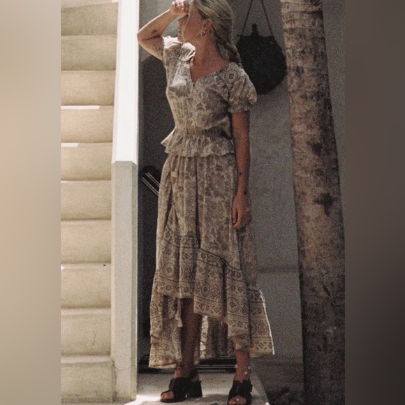 Spell Lioness Cap Sleeve Blouse - Picture 16 of 16